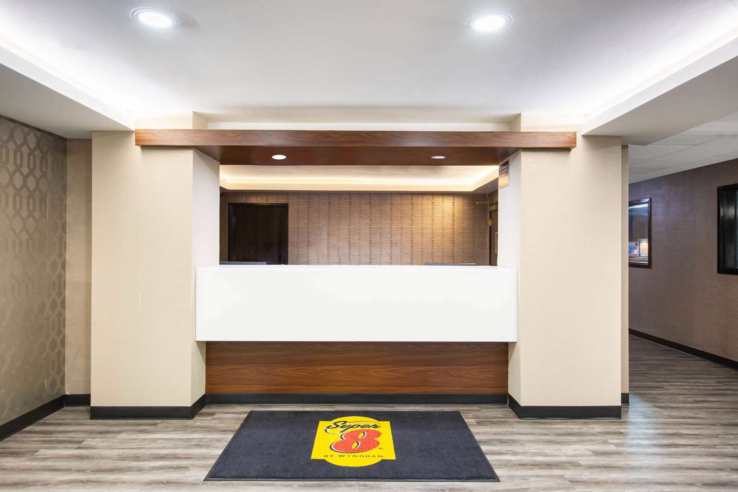 Super 8 By Wyndham Salina I-70 5/29