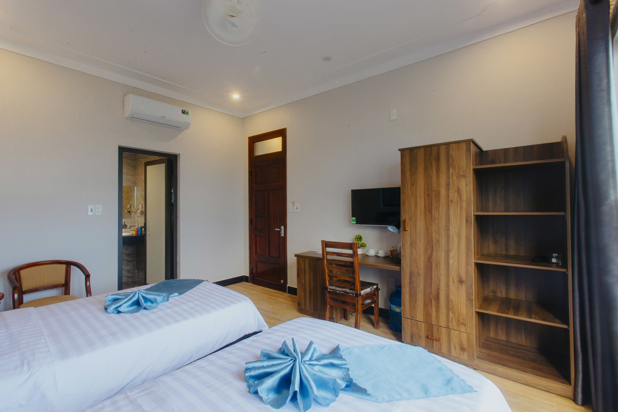 LANAI, DELUXE, TWIN BEDS, CITY VIEW