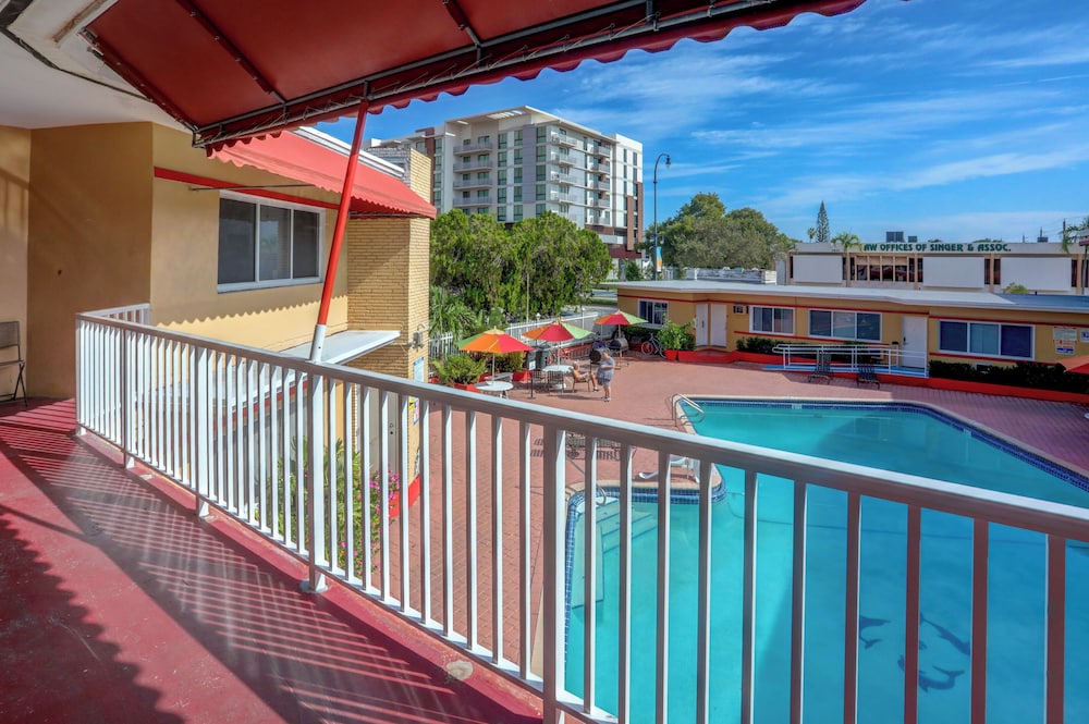 Beach and Town Motel 3/50