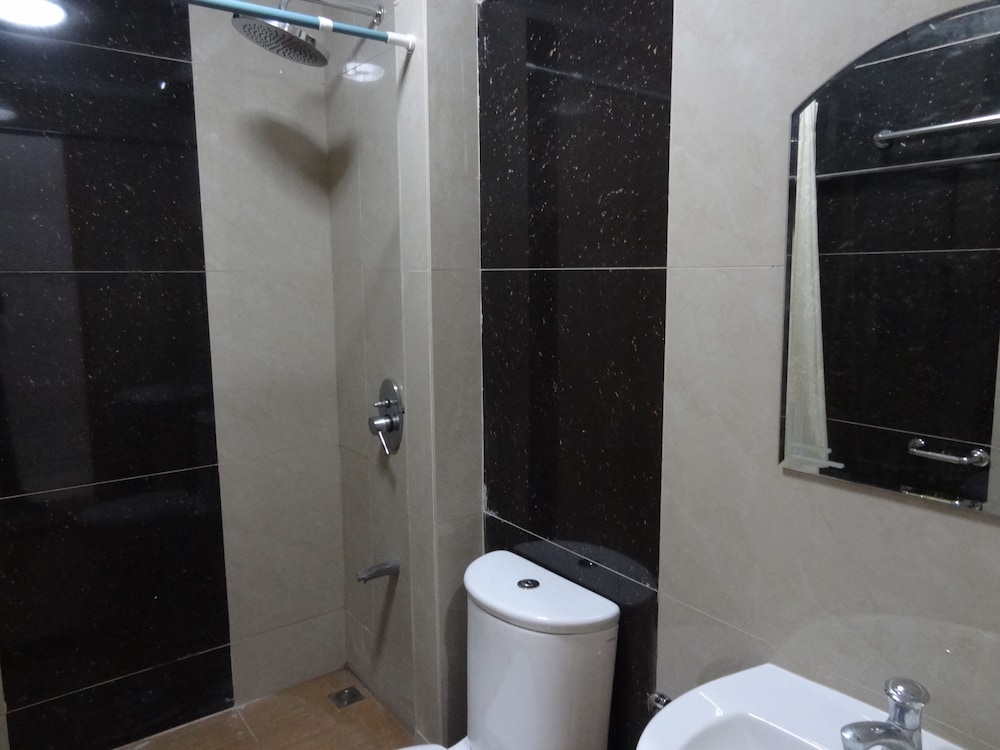 The Executive Villa Inn & Suites 7/60
