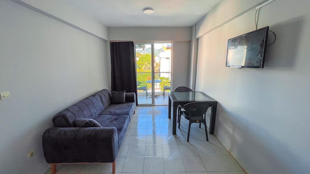 Saffron Apartments 10/15