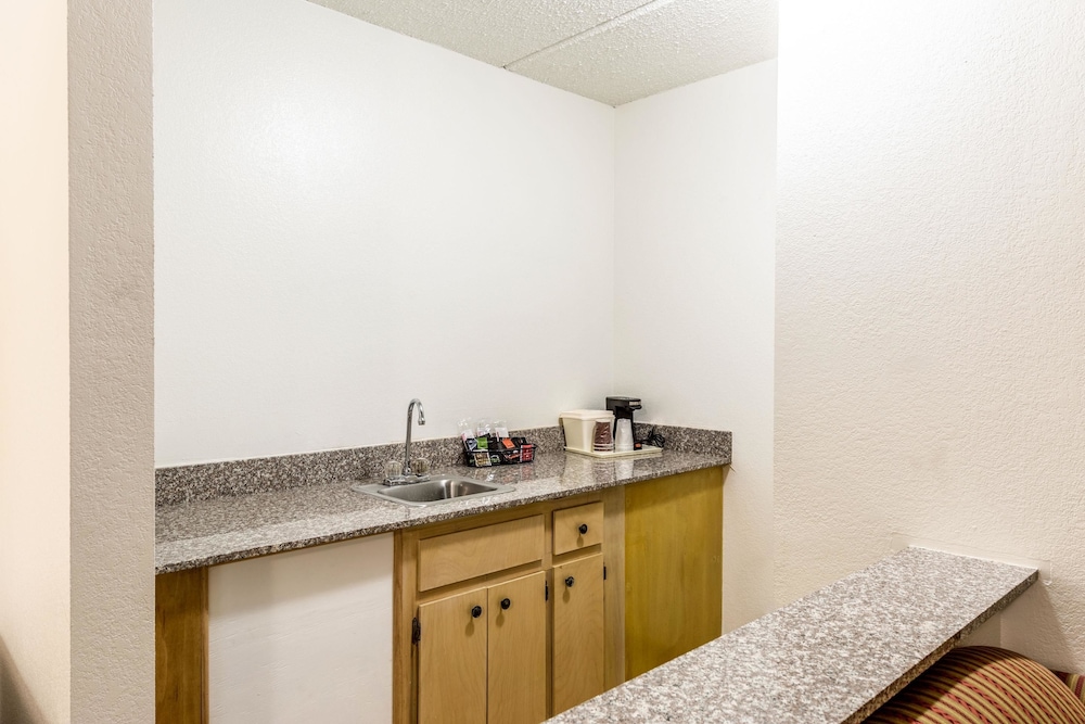Quality Inn Simpsonville-Greenville 36/41