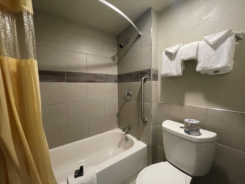 Days Inn by Wyndham Barstow 12/25