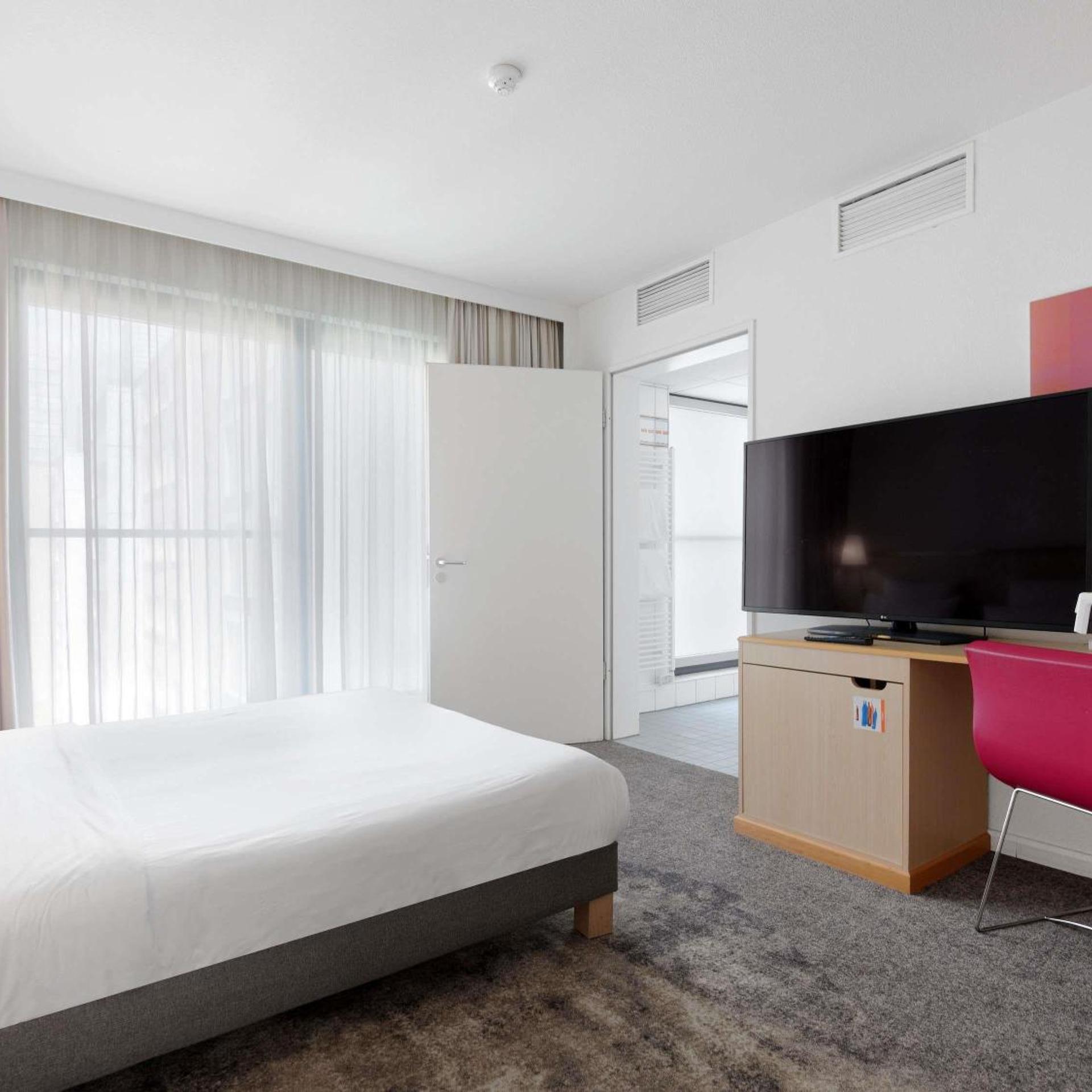 غرفة قياسية بسرير كوين لذوي الإعاقة، Novotel Berlin Mitte 4/7