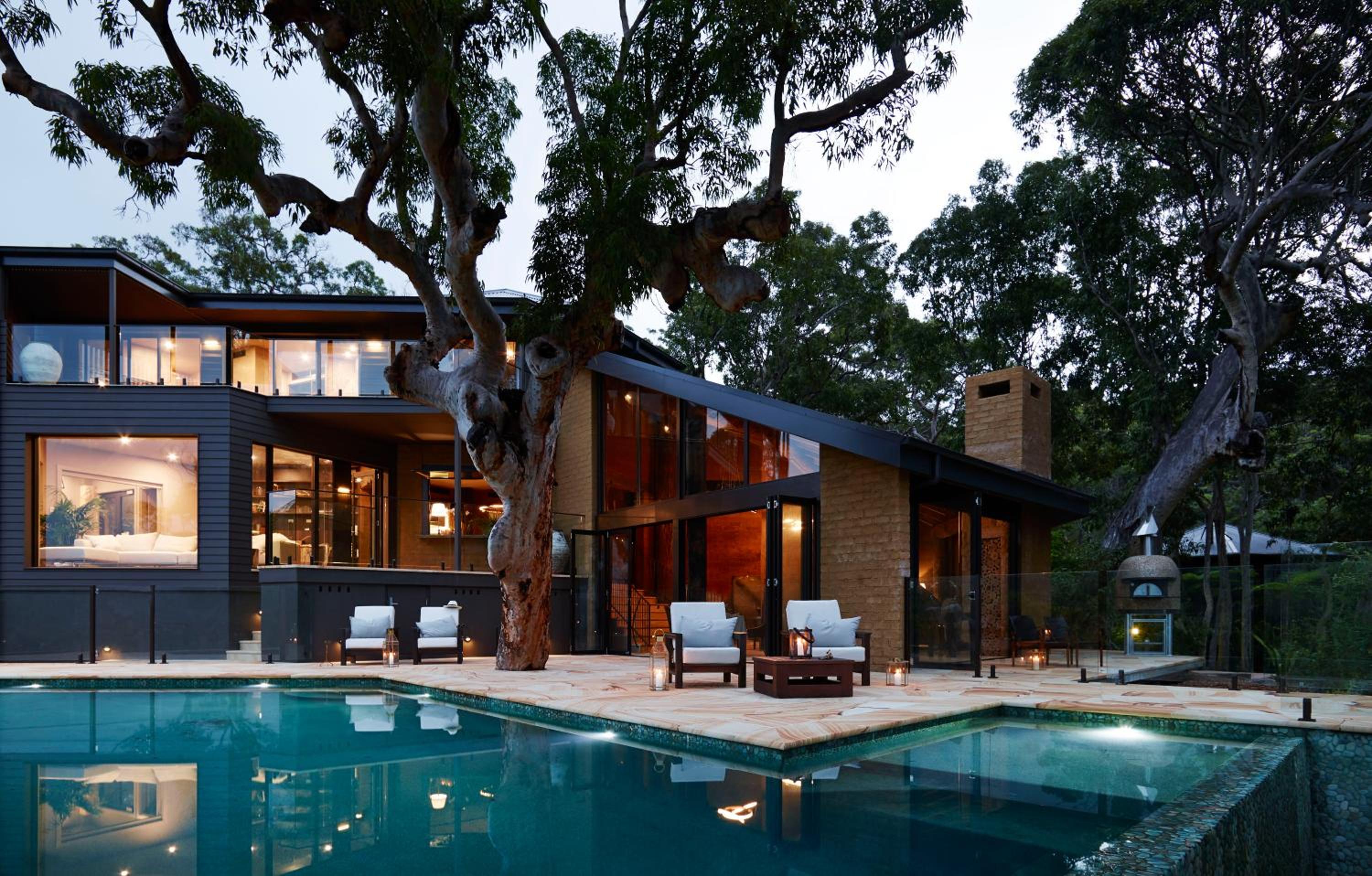 Pretty Beach House 3/28