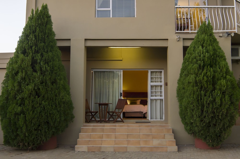Bayswater Lodge 4/100