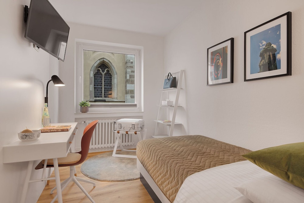 Beethoven Hotel Dreesen - furnished by BoConcept 8/29