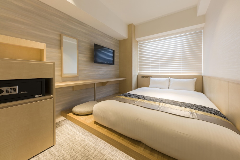 IAM HOTEL 7/48