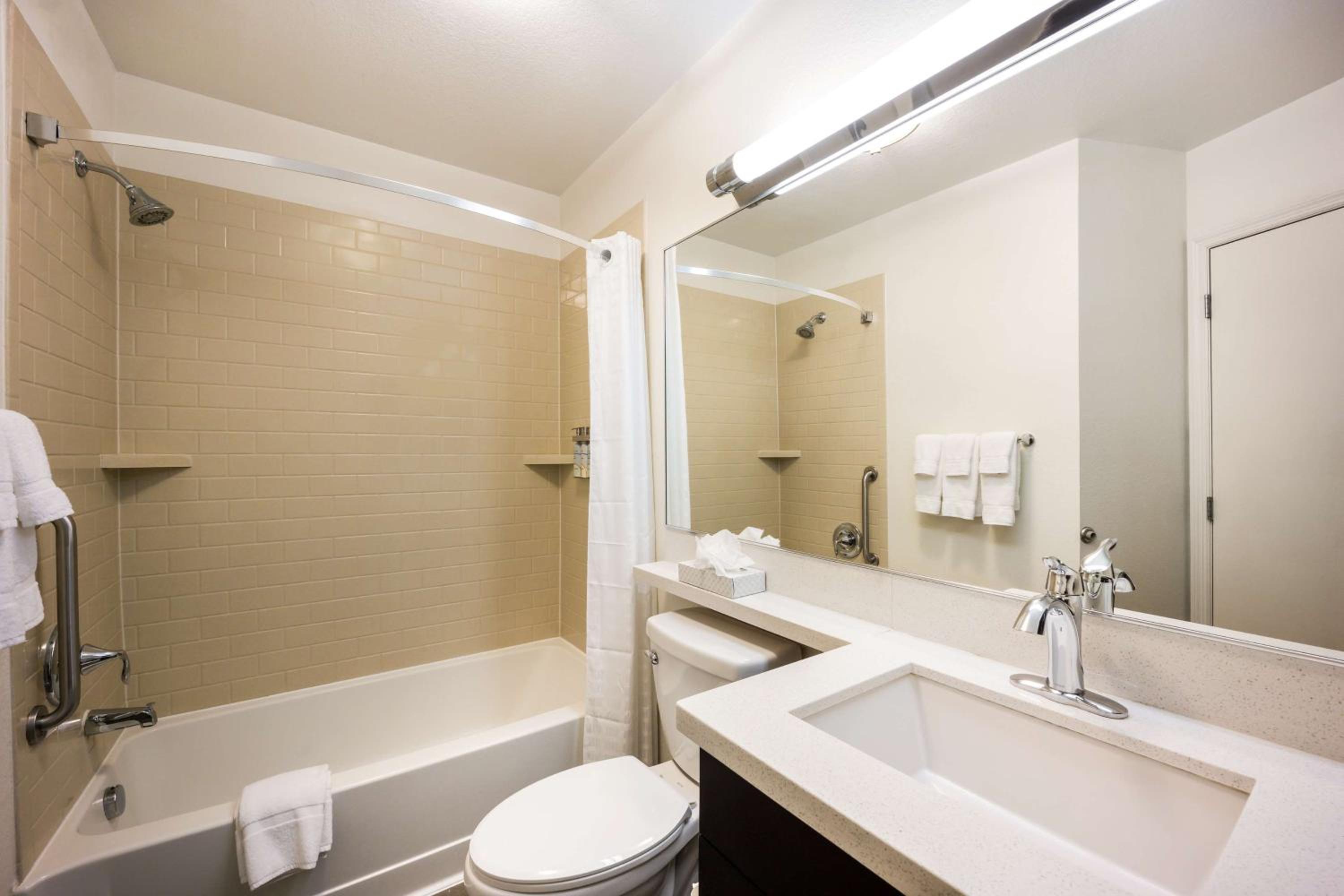 1 BEDROOM, SUITE, QUEEN BED