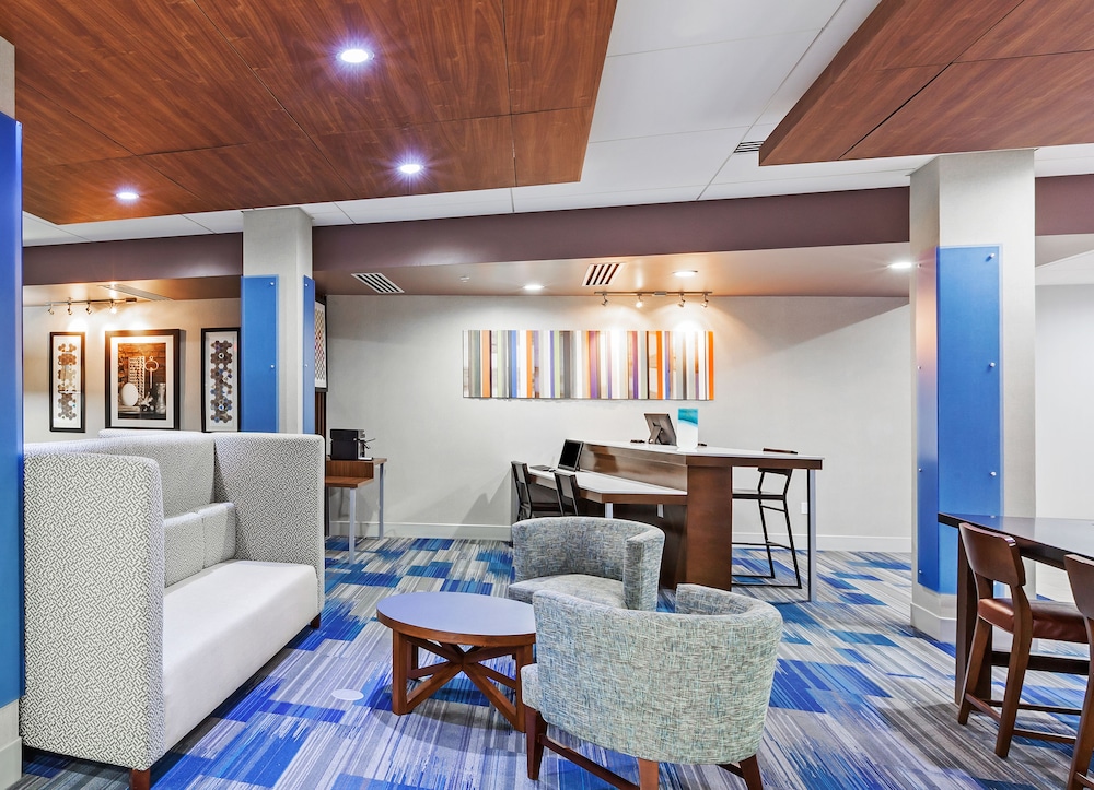 Holiday Inn Express Suites Tulsa West Sand Springs 40/52