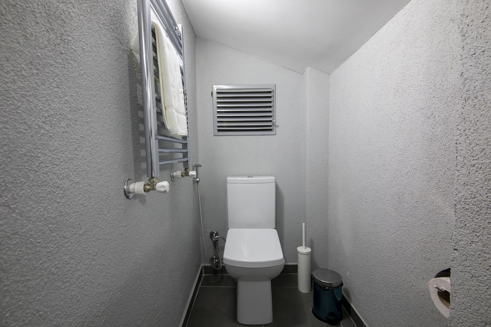 جناح بسرير كينج وسرير كوين وسريرين منفصلين بشرفة مع أريكة، Royal Taksim Suites 6/7