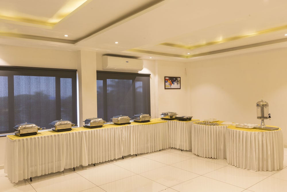Grand Plaza Suites 18/23