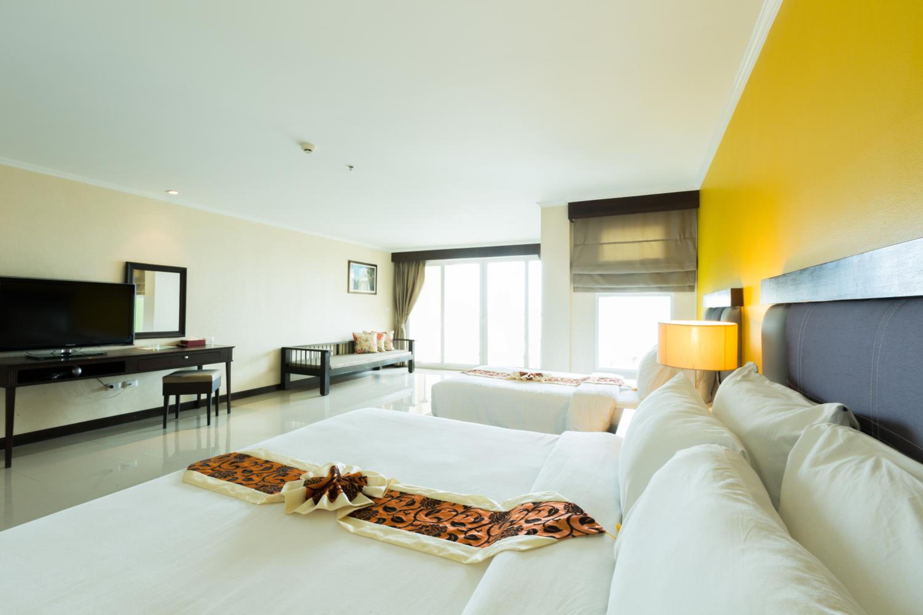 Paradise, Double Bed, Royal Wing