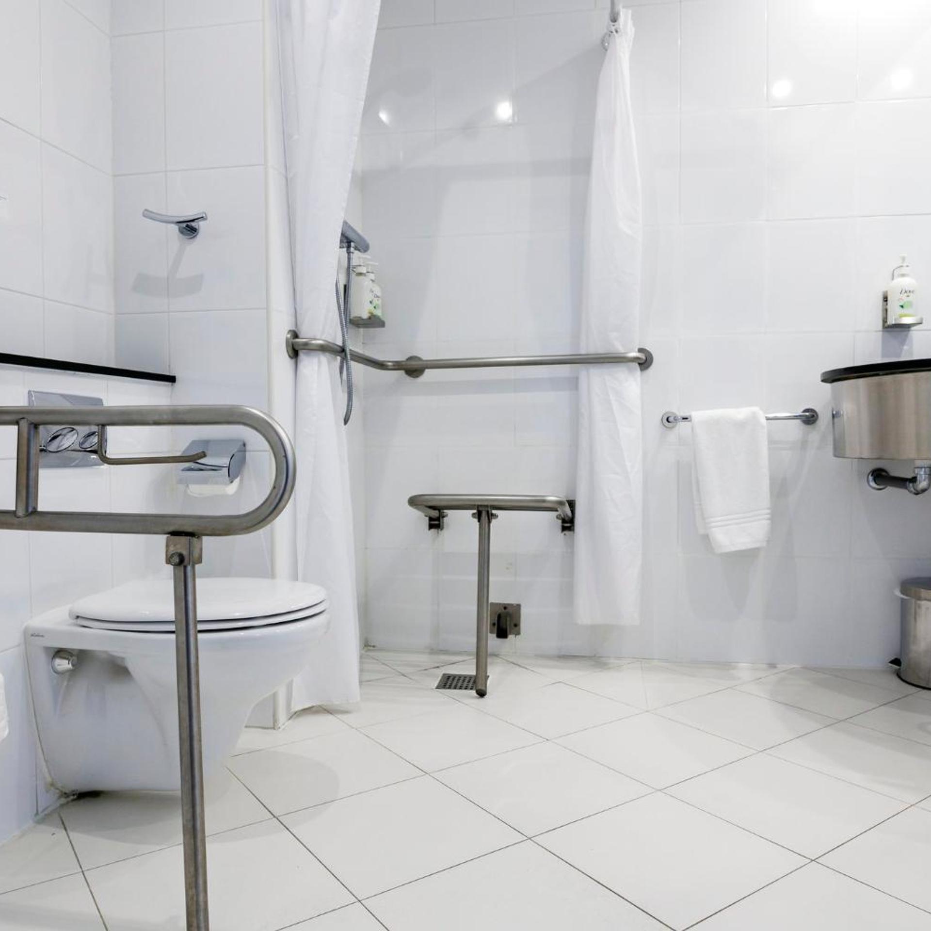 Standard, King Bed, Queen Bed, Accessible, Holiday Inn Express Bilbao 6/8