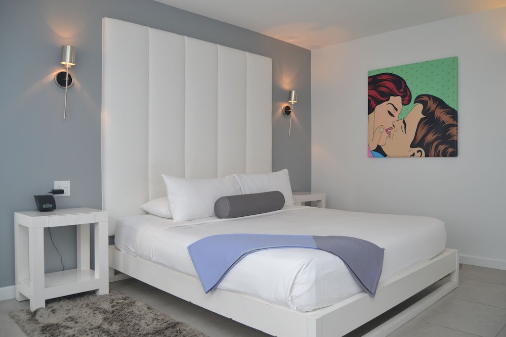 Royal Palms Resort And Spa A North Beach Village Resort Hotel 31/80