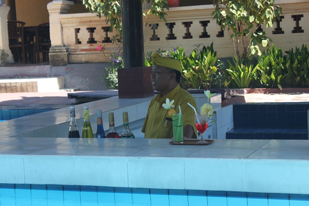 Bakungs Beach Hotel 4/38