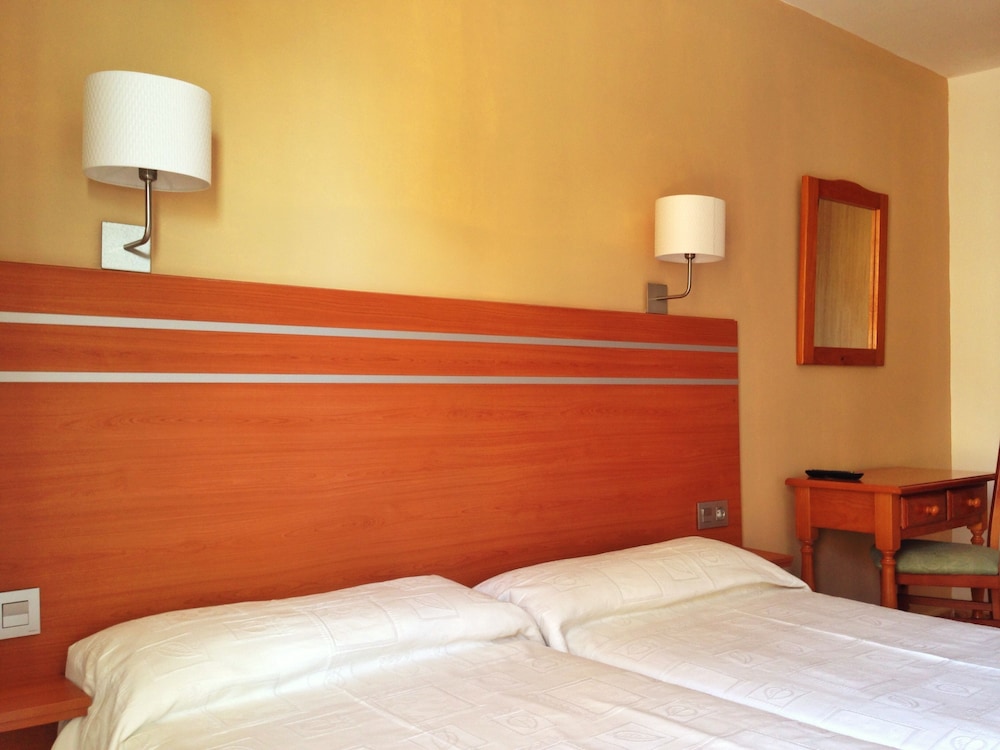 STANDARD, DOUBLE OR TWIN BED, BALCONY
