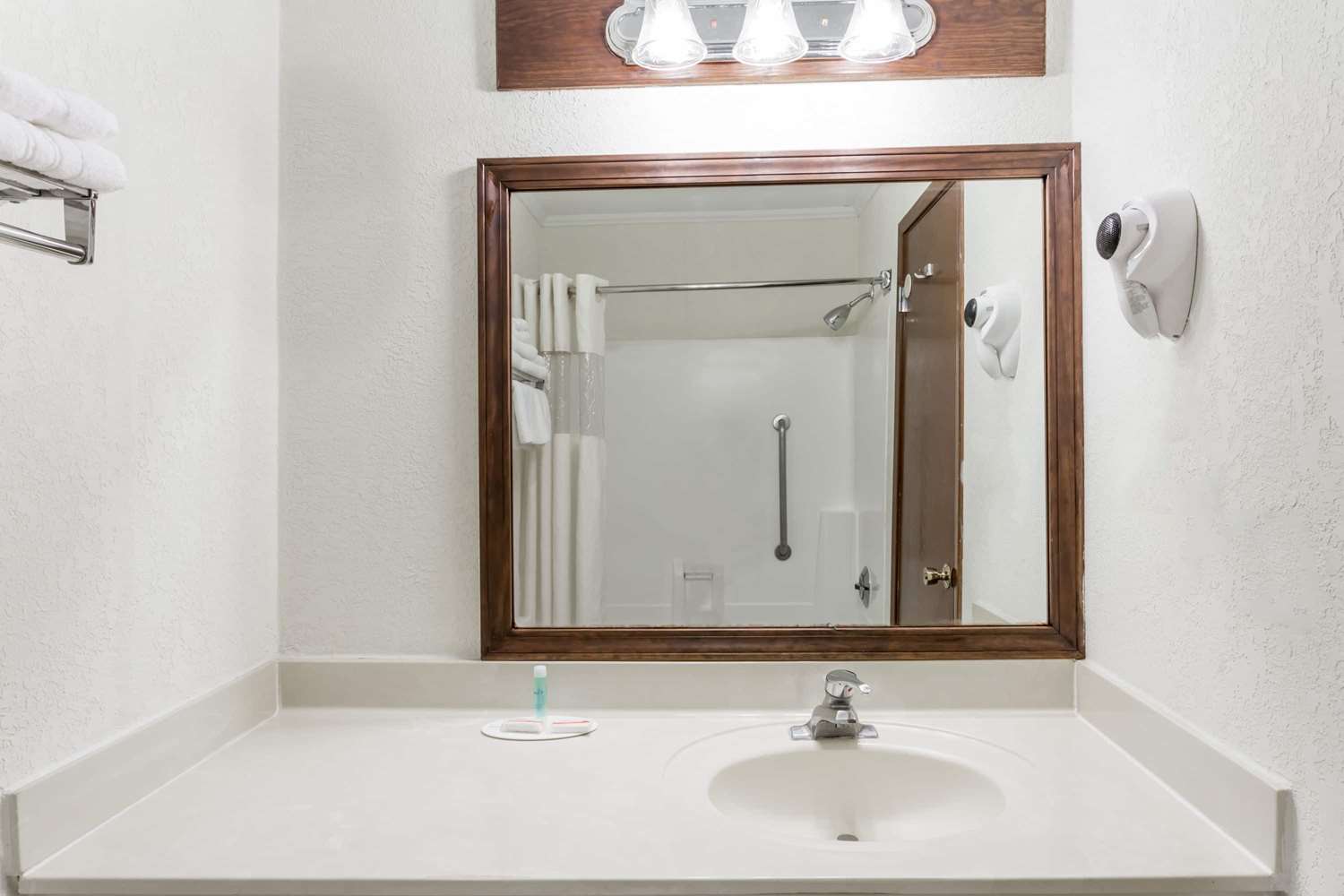 Best Western Greensboro Coliseum Inn 22/24