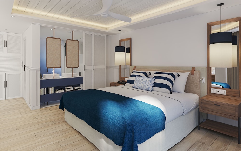 Preferred Club, Master, Suite, 2 King Beds, Ocean Front