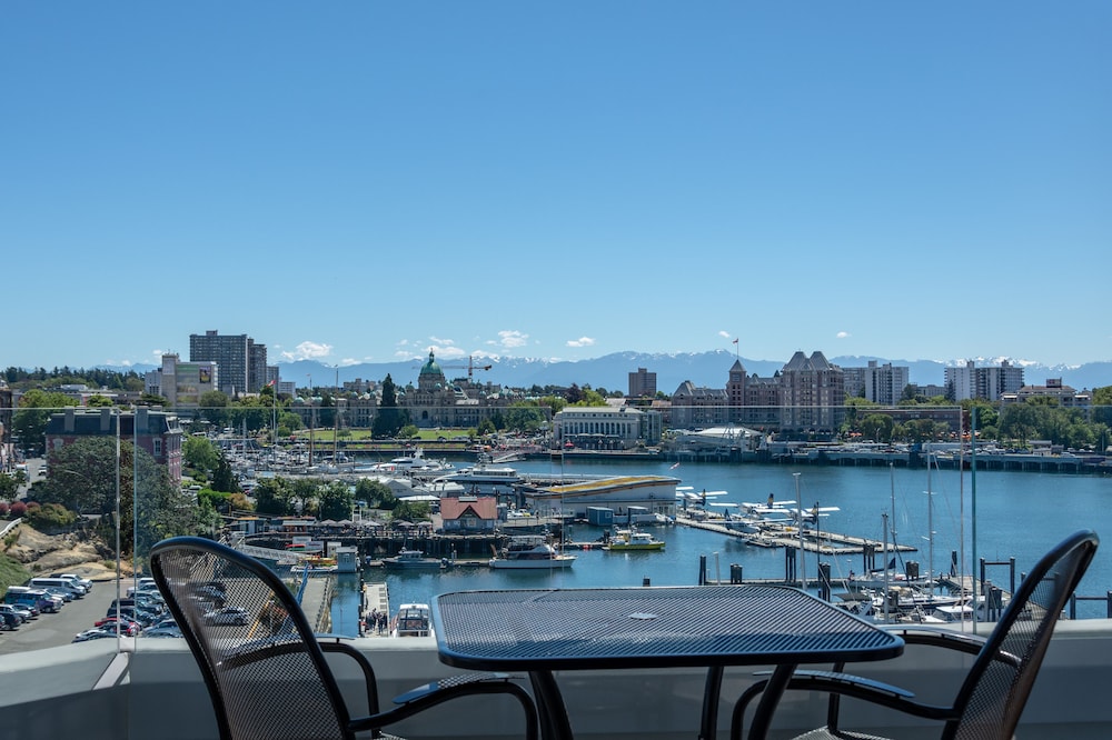 Victoria Regent Waterfront Hotel & Suites 5/86