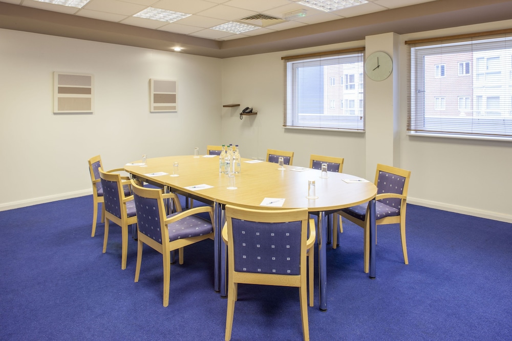 Holiday Inn Express Portsmouth Gunwharf Quays 46/56
