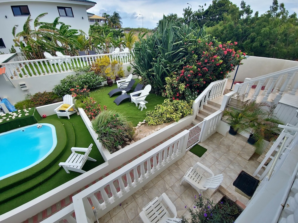 Adonai Hotel Boutique Bed And Breakfast 85/93
