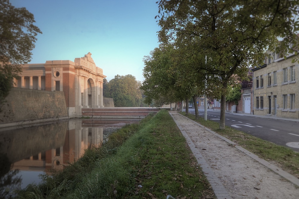 Menin Gate House 44/50