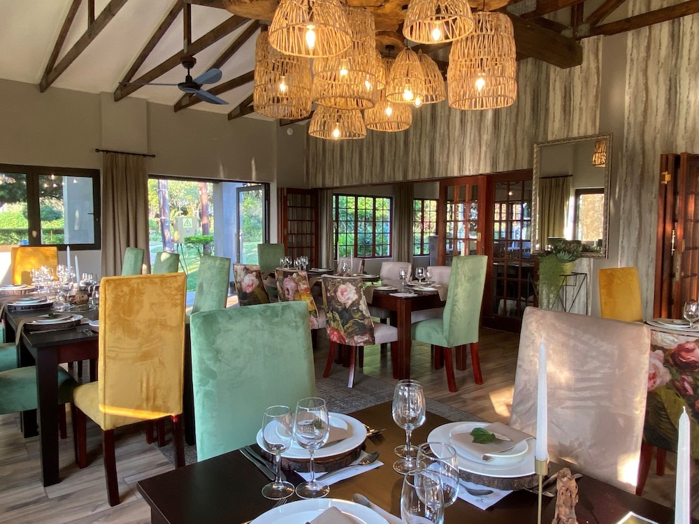 Nut Grove Manor Boutique Hotel 24/50