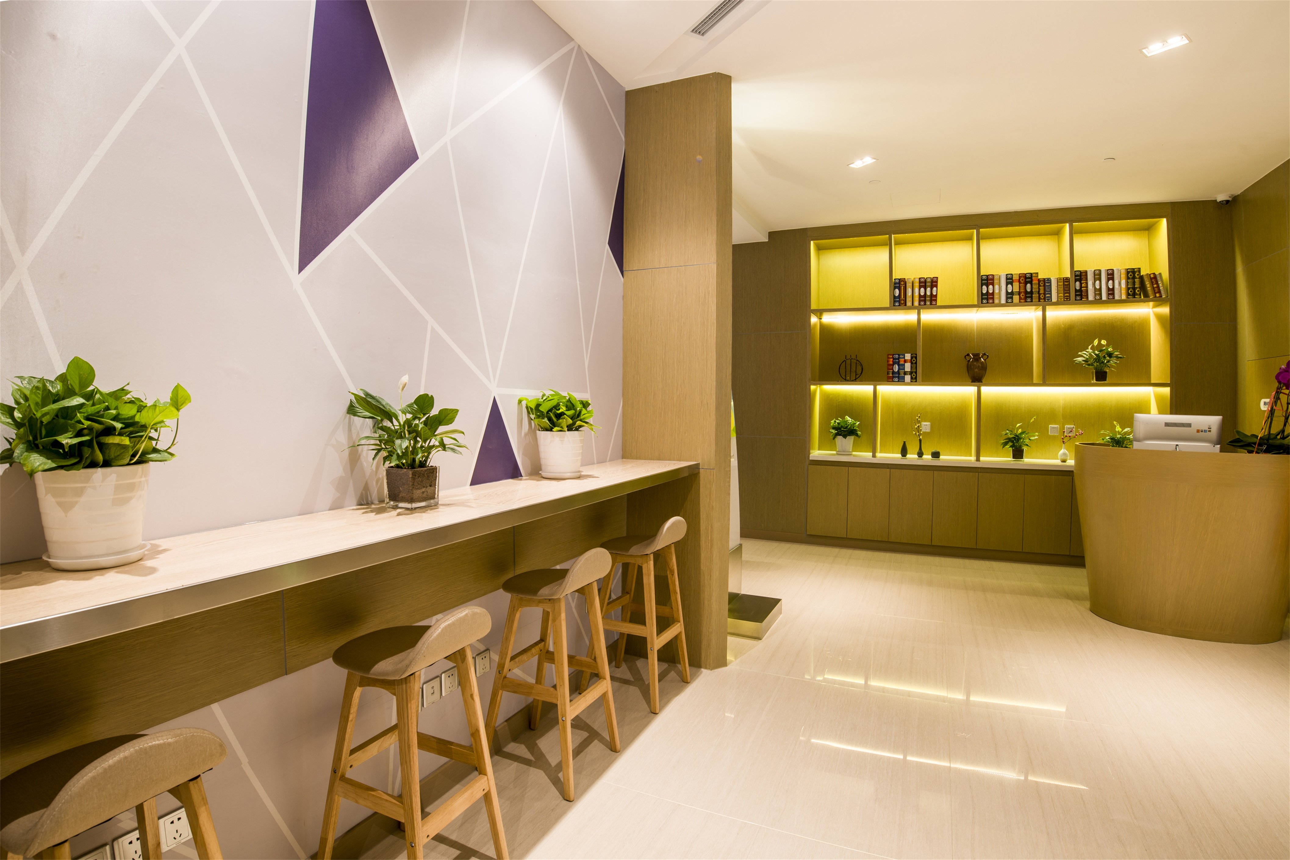 HOLIDAY INN EXPRESS CHENGDE DOWNTOWN 70/86