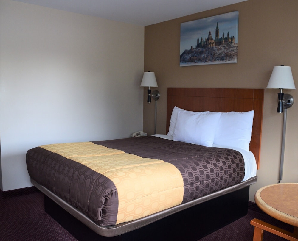 غرفة بسرير كوين، Knights Inn Arnprior 3/5