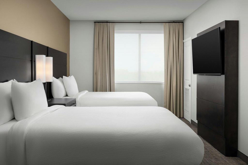 1 Bedroom, Suite, 2 Queen Beds, Sofa