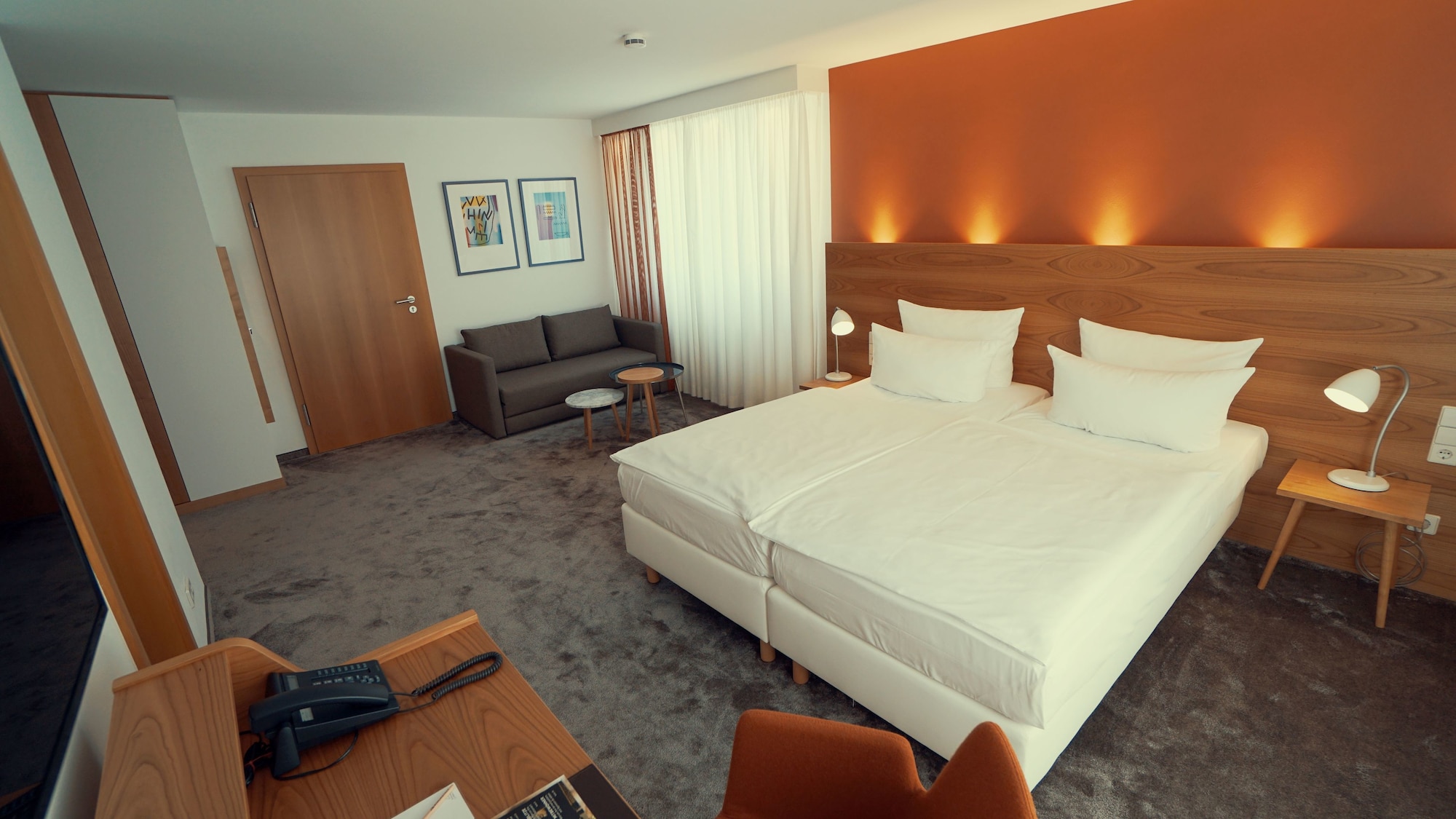 Deluxe, 1 King and 1 Single Beds