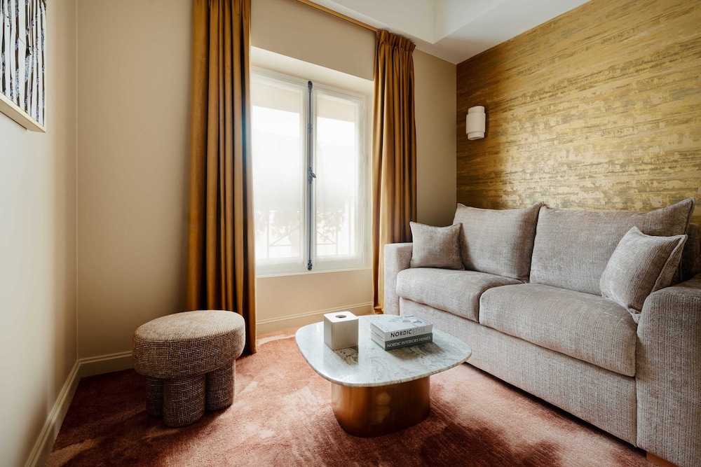 Jills Hotel 24/37