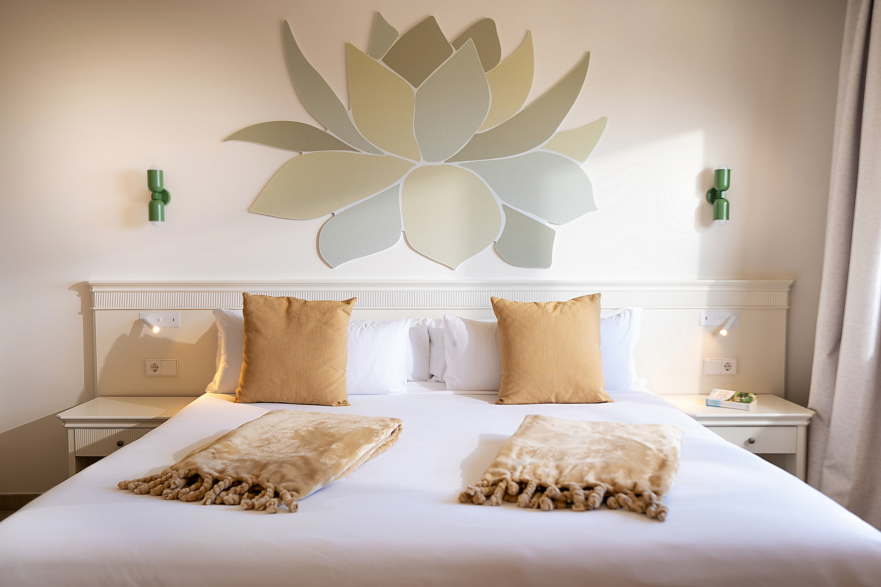 Suite, Sea View, Priority Location