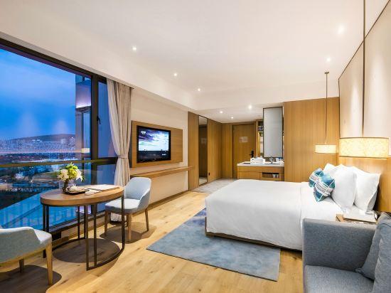 Deluxe, Suite, Queen Bed