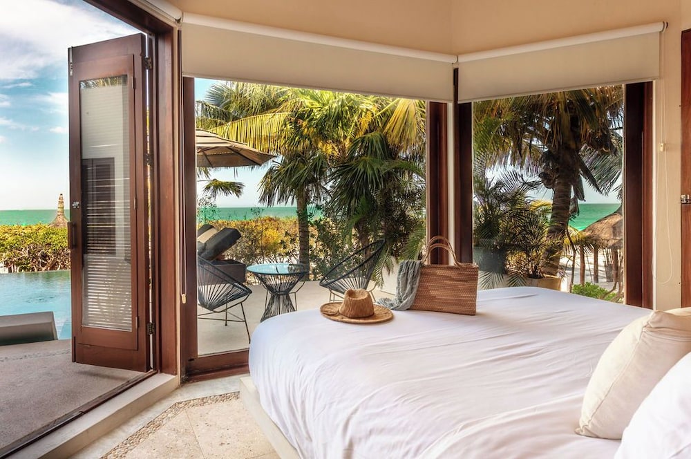 Deluxe, King Bed, Sea View, Pool Side