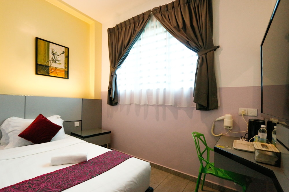 Swing & Pillows at Travelland Hotel, Ipoh 27/99