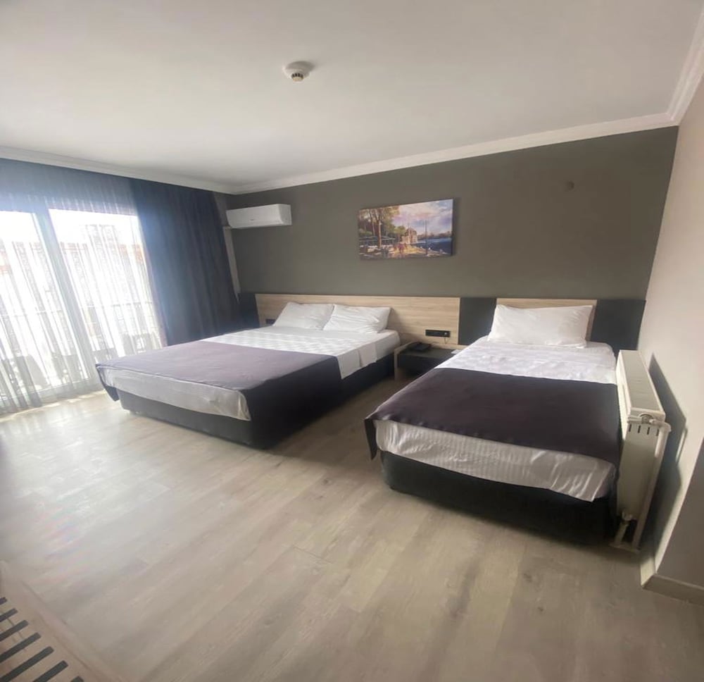 Faik Hotel 12/50