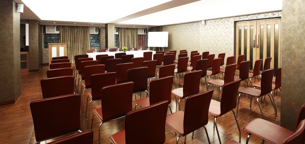 HOTEL MAHARANA INN 41/50