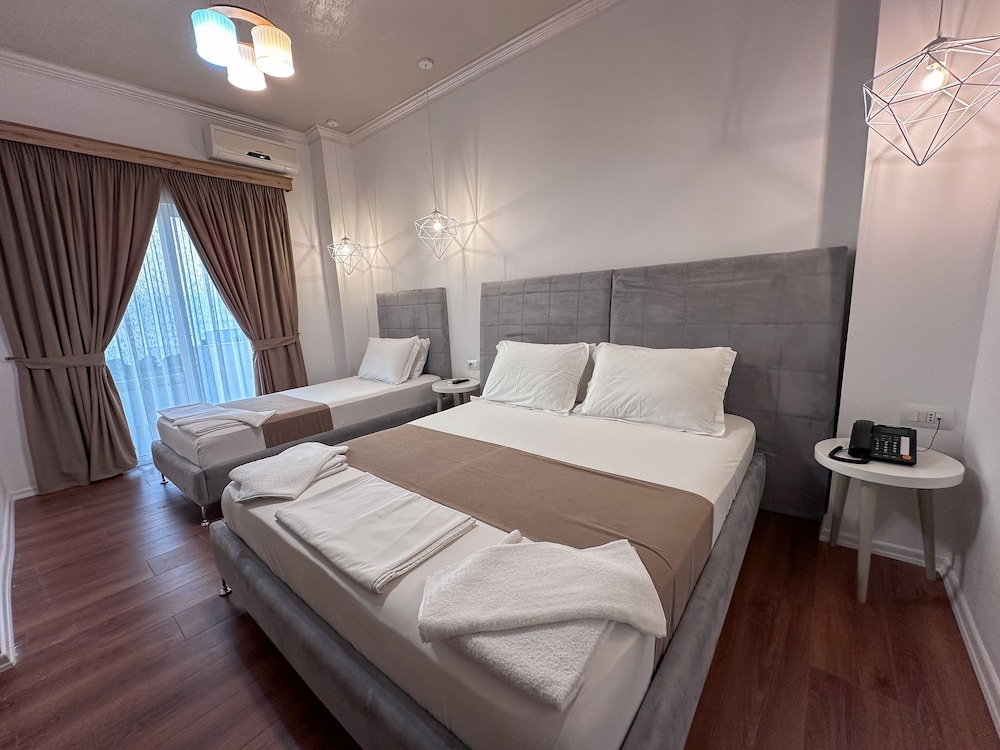 ROOM, TRIPLE, SEA VIEW, BALCONY