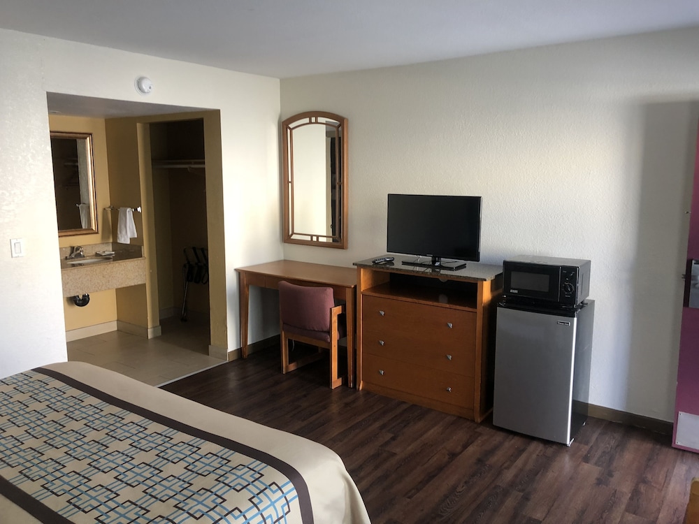 Northgate Motel 24/32