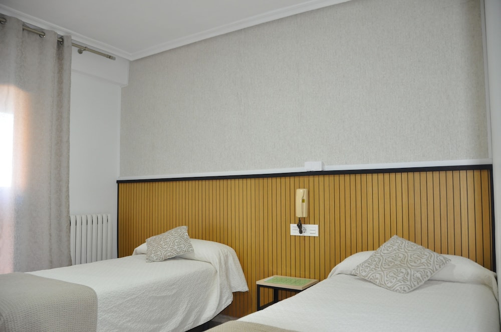 Hostal Ramón Y Cajal 18/50
