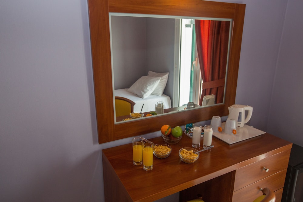 Mirabel City Center Hotel 50/50