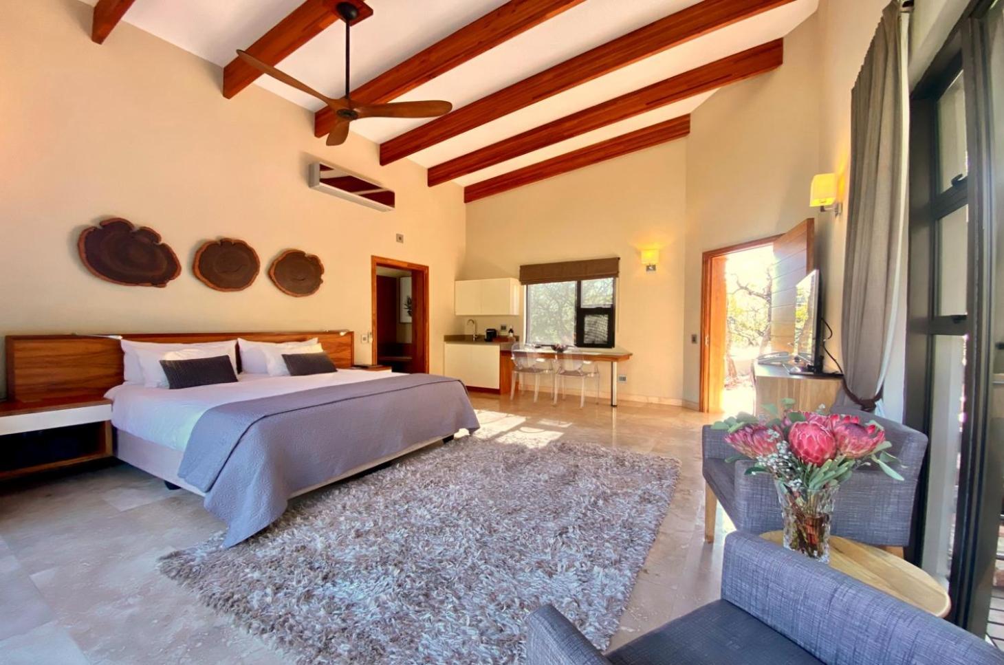 Suite, King Bed, Mountain View