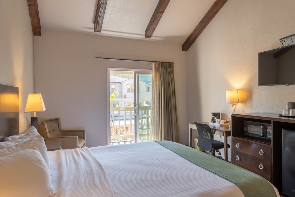 Cannery Row Inn 25/69