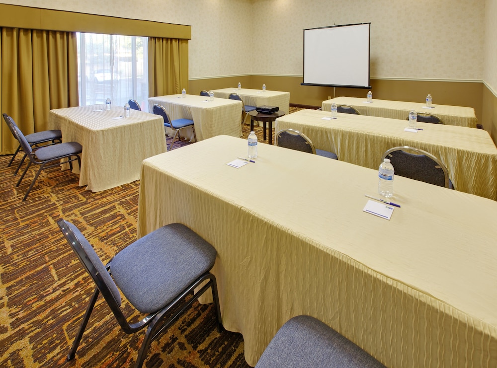 Holiday Inn Express Oakdale 59/72
