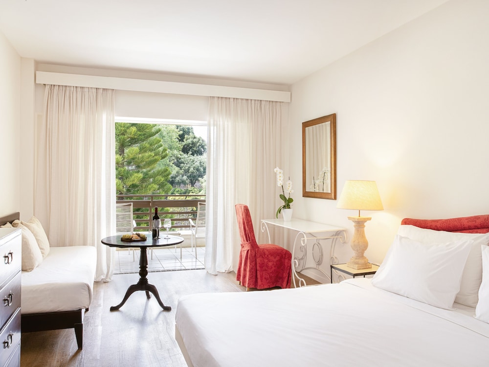 Grand, Family, 2 Double and Twin Beds, Garden View