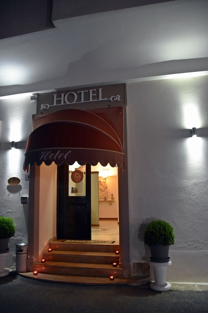 Hotel Joy 8/50