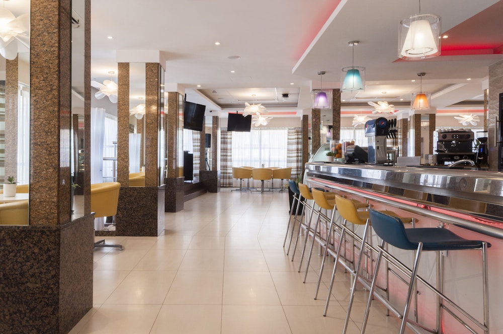 ALEXANDRA HOTEL 17/68