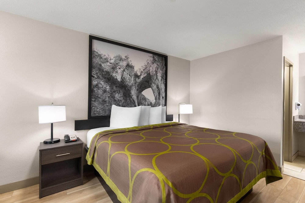 Super 8 by Wyndham Charleston WV 15/34